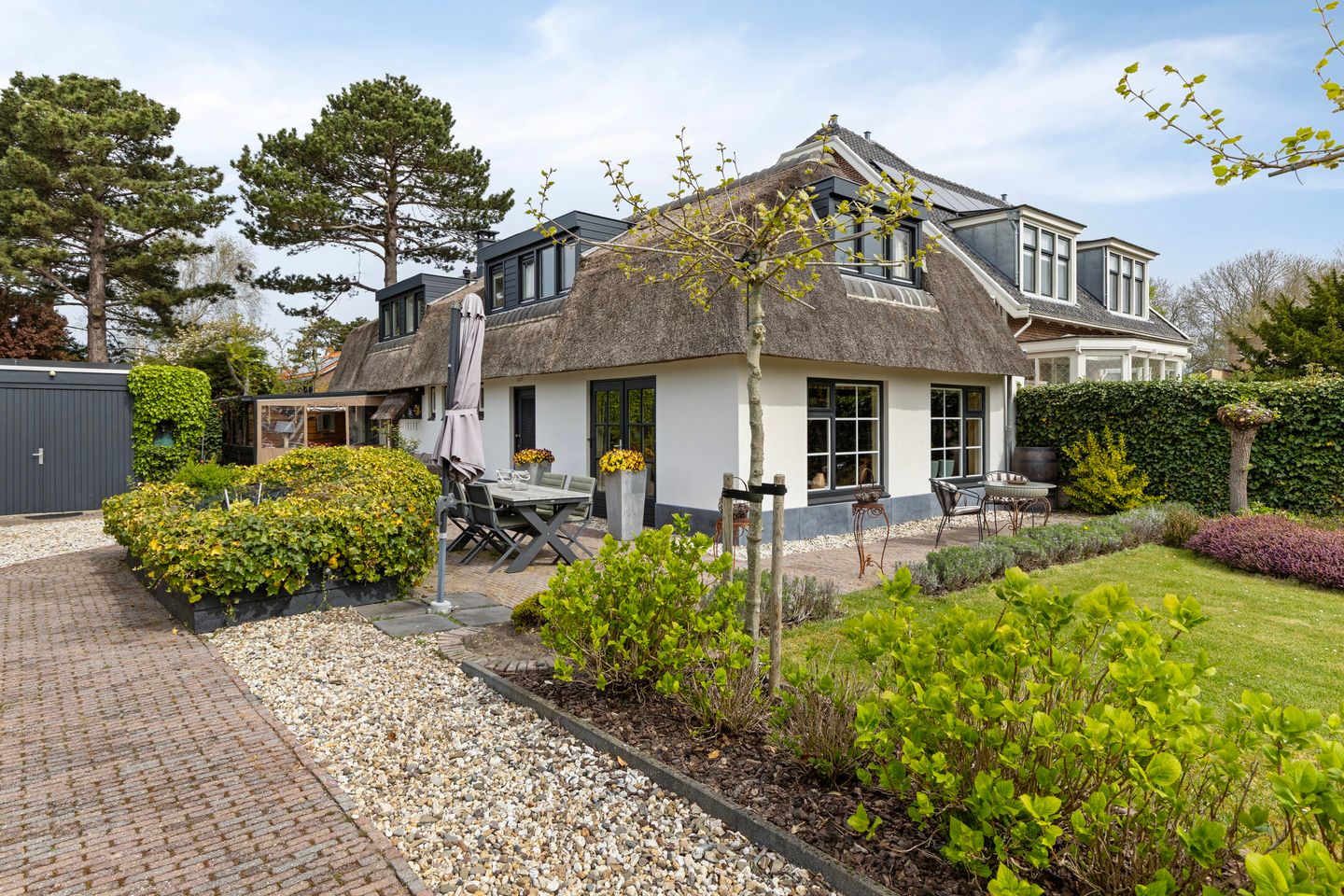 Foto 1 van D v Voornelaan 1