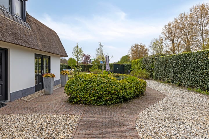 Foto 5 van D v Voornelaan 1