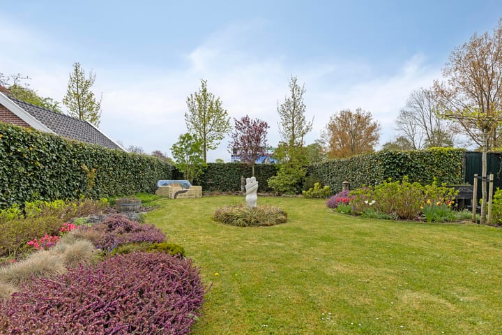 Foto 34 van D v Voornelaan 1