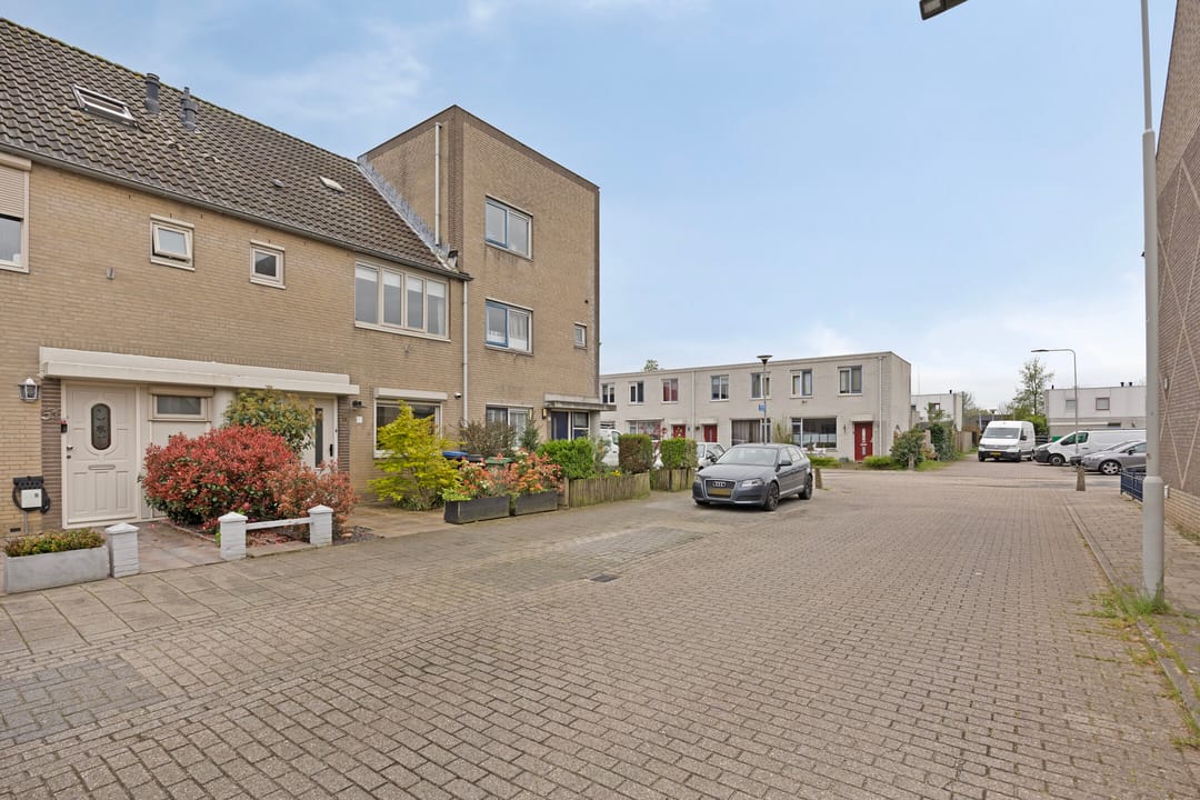 Photo 46 of Glenn Millerstraat 53