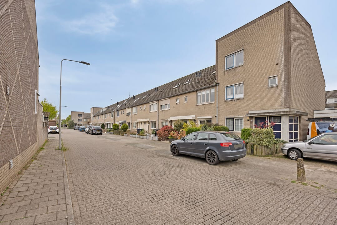 Photo 47 of Glenn Millerstraat 53