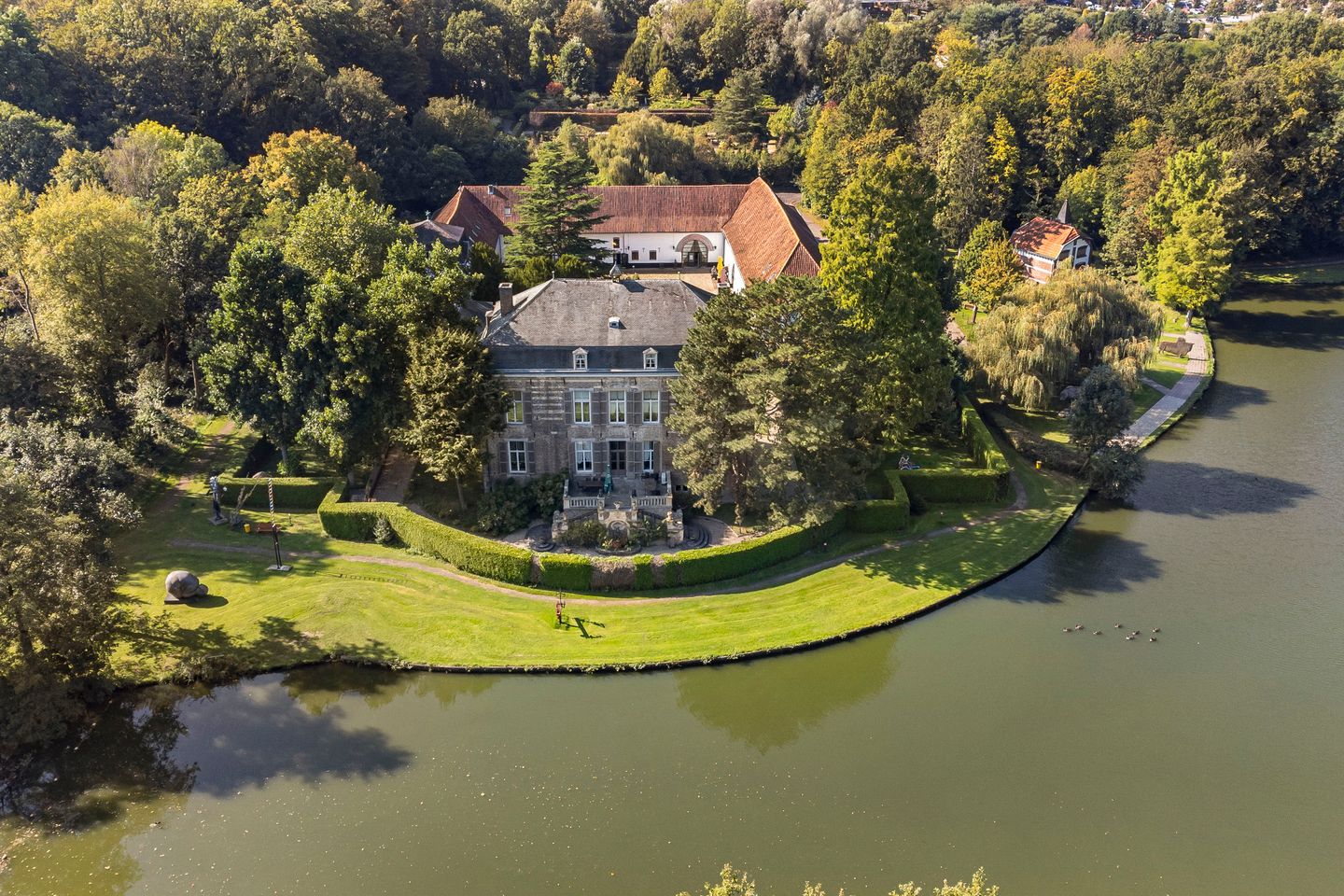 View photo 2 of Rouenhof 19