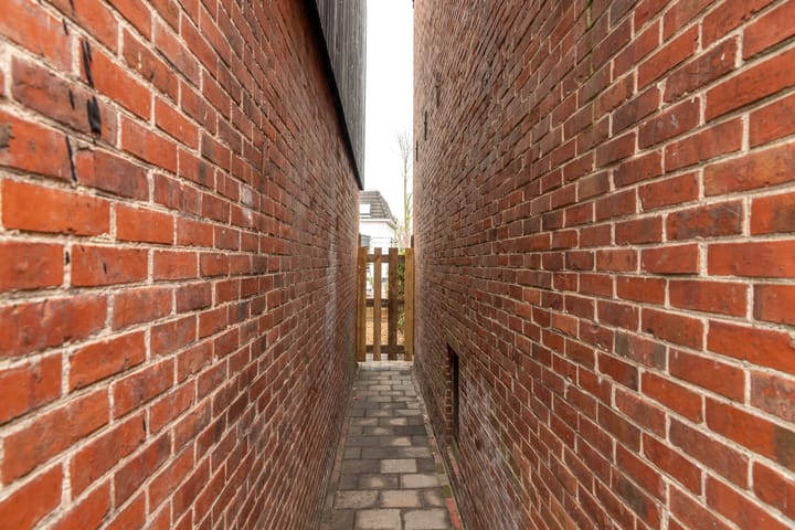Photo 13 of Burgemeester Wuiteweg 68
