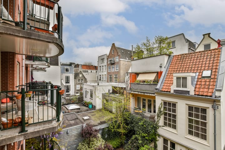 Foto 15 van Bloemstraat 51-C