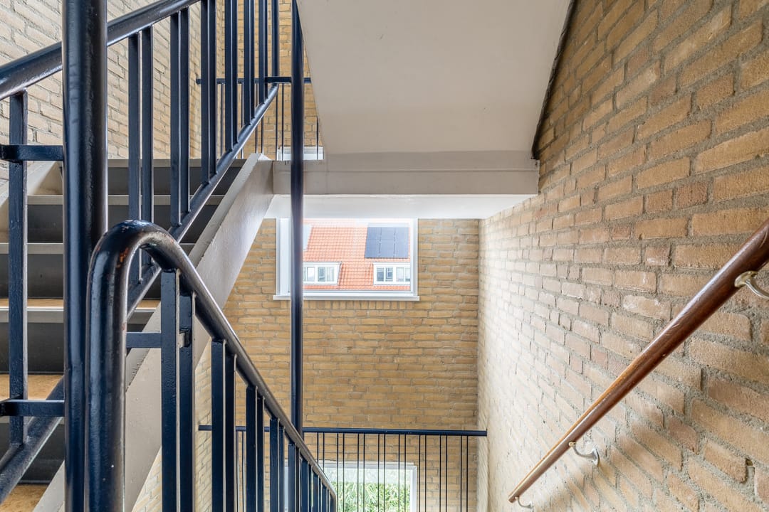 Photo 7 of Simon van Leeuwenstraat 8