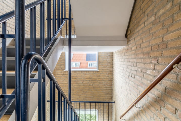 Photo 7 of Simon van Leeuwenstraat 8