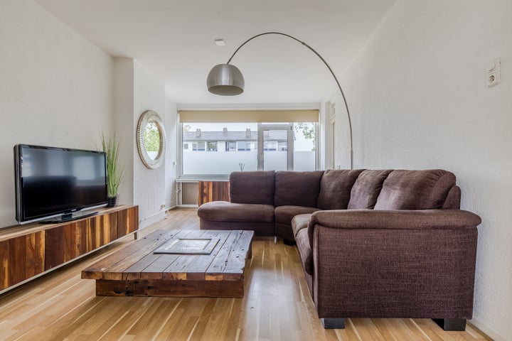 Photo 10 of Simon van Leeuwenstraat 8