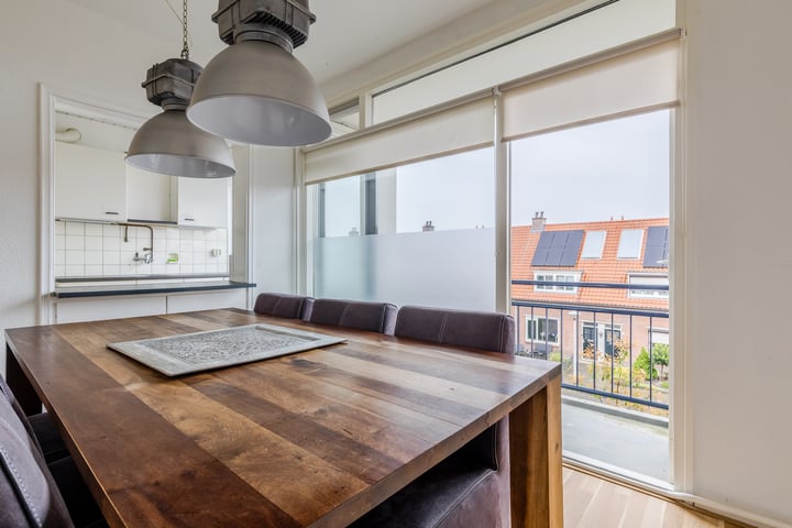 Photo 18 of Simon van Leeuwenstraat 8