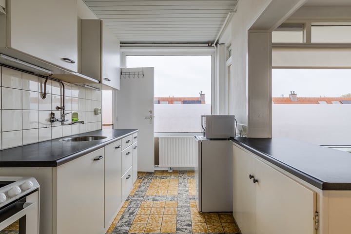 Photo 20 of Simon van Leeuwenstraat 8
