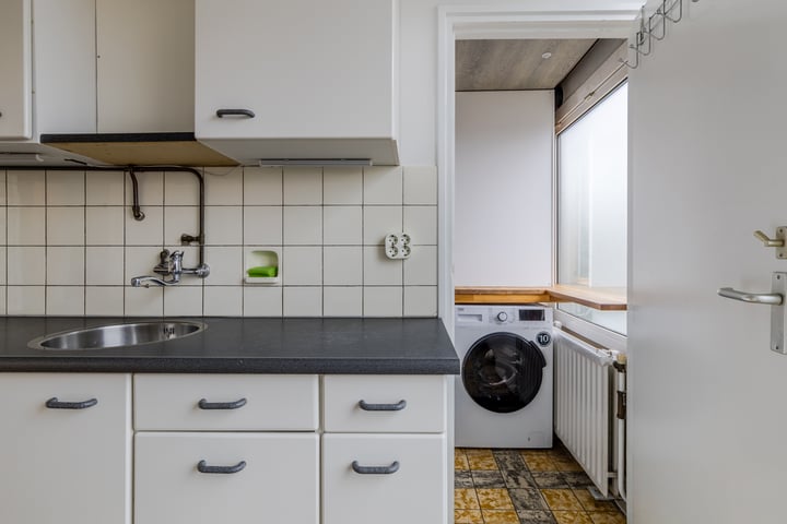 Photo 21 of Simon van Leeuwenstraat 8