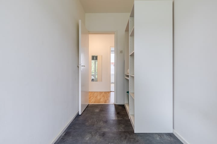 Photo 32 of Simon van Leeuwenstraat 8