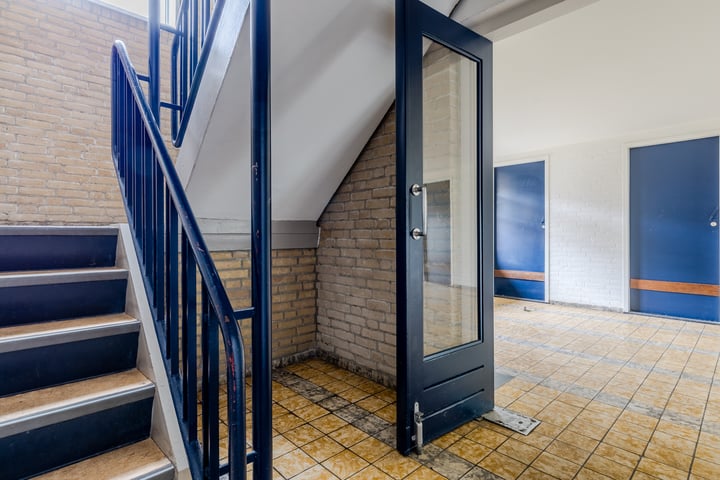 Photo 6 of Simon van Leeuwenstraat 8