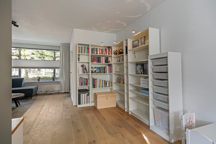 Photo 12 of Wentholtstraat 75