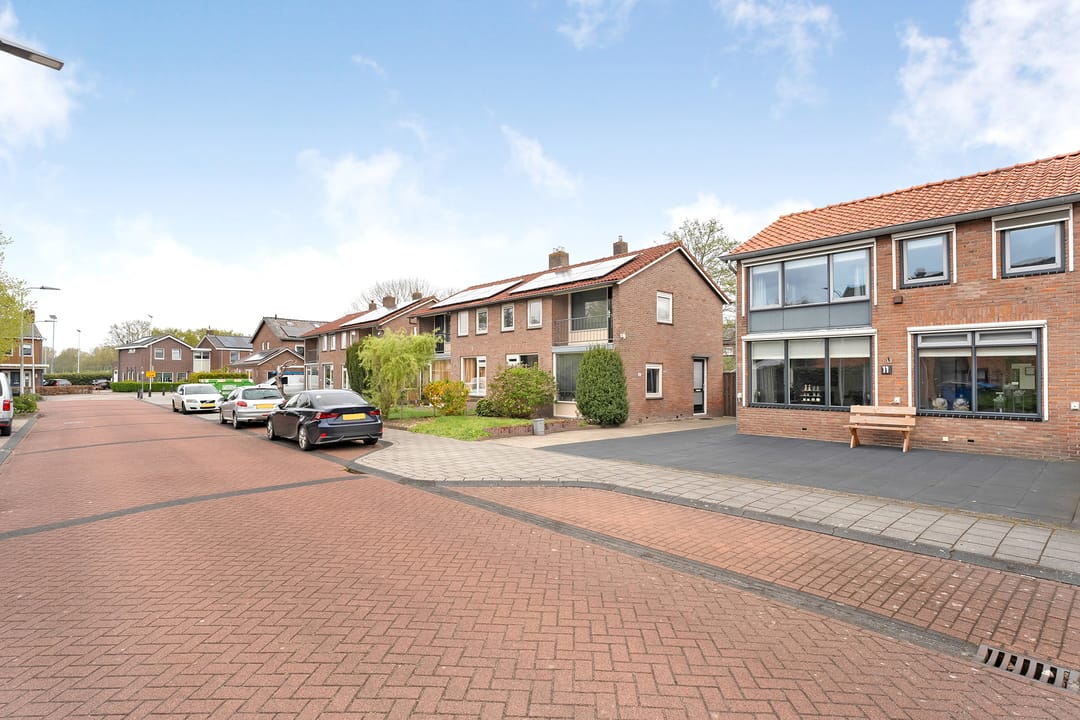 Photo 8 of Ds A.C. van Raalteweg 11