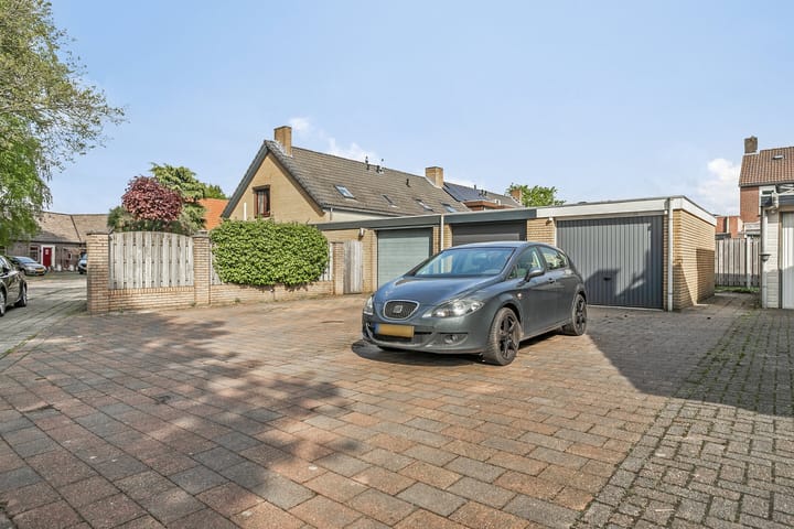 Photo 40 of Torrestraat 11