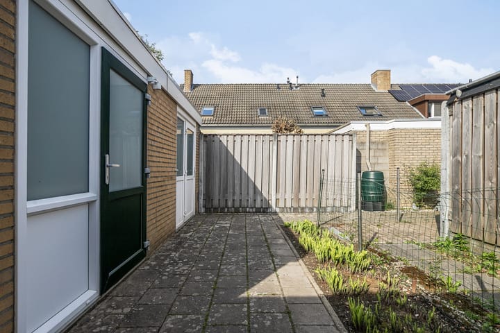 Photo 39 of Torrestraat 11