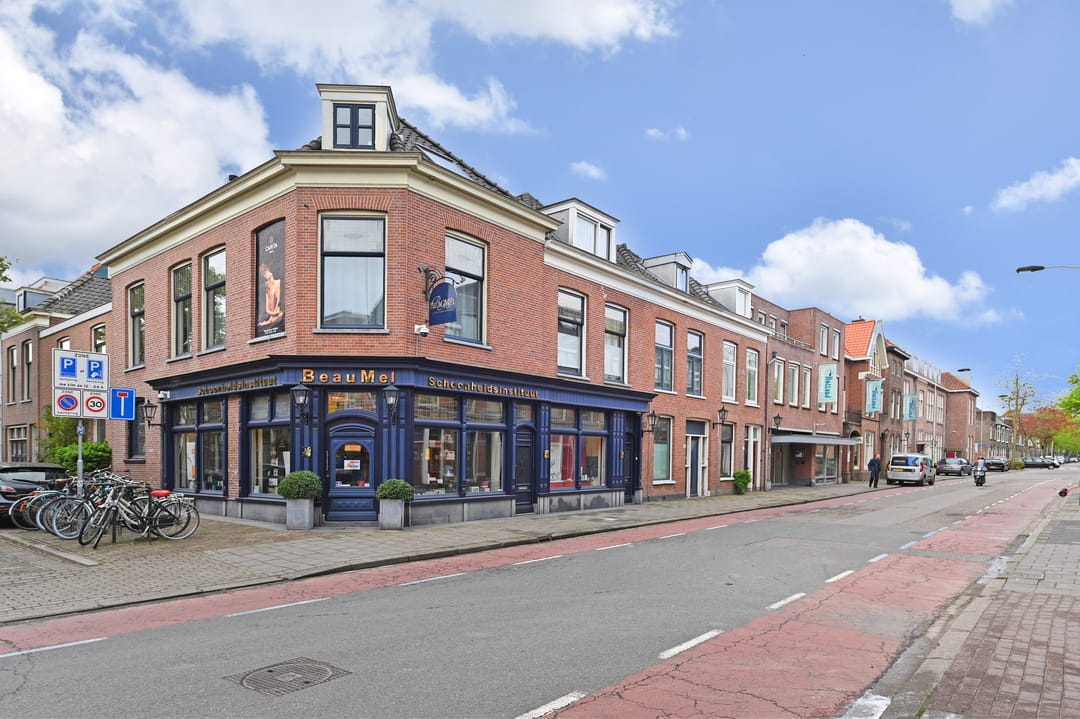 Foto 38 van Warmoezierstraat 26