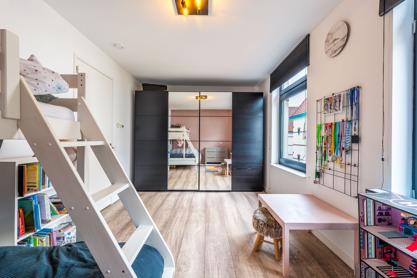 Photo 14 of P.A. Weeldenburgpad 8