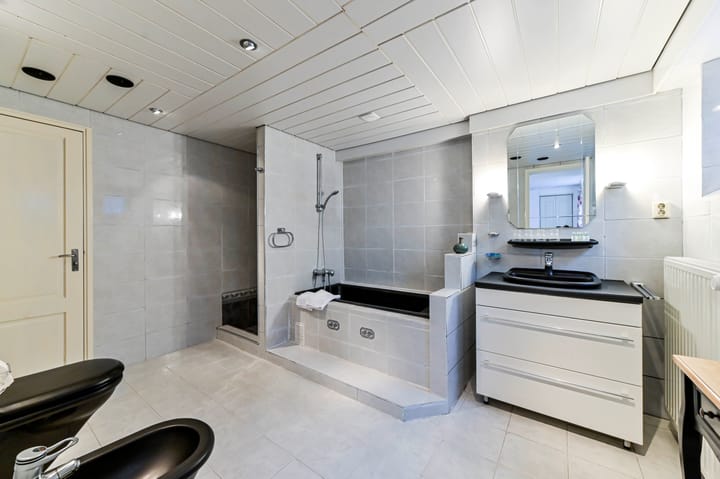 Foto 14 van Neerhem 64