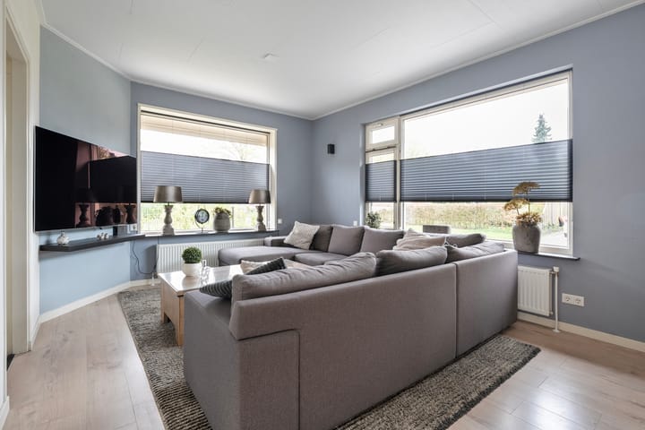 Foto 5 van Julianalaan 1