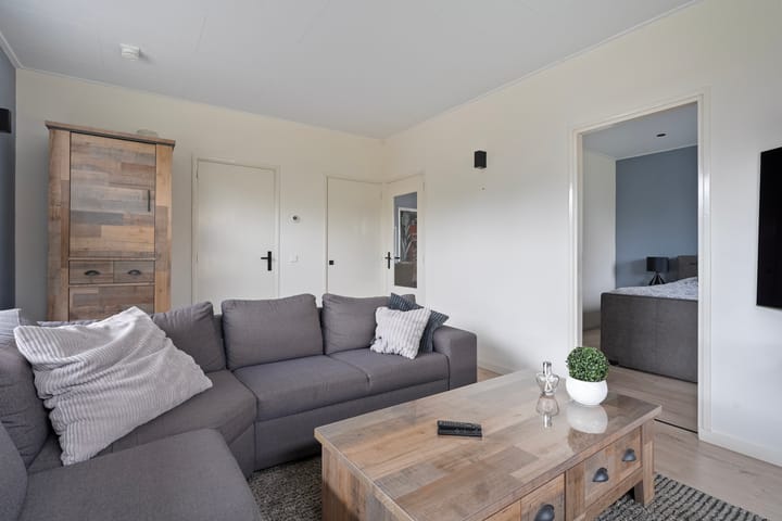 Foto 6 van Julianalaan 1