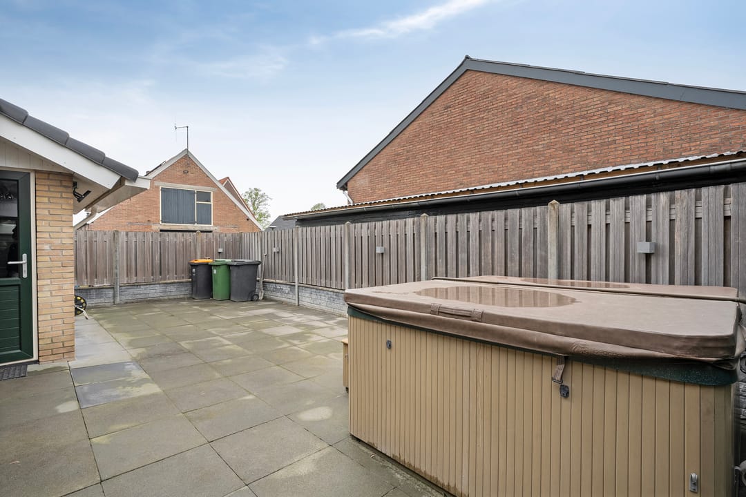 Foto 31 van Julianalaan 1