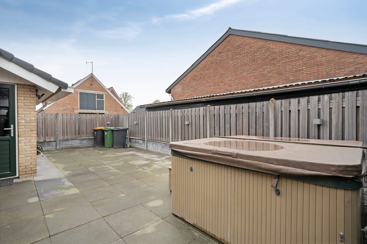 Foto 31 van Julianalaan 1