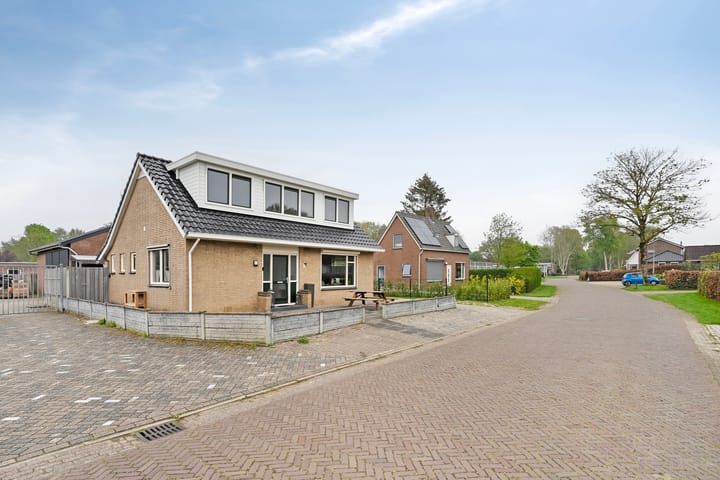 Foto 37 van Julianalaan 1