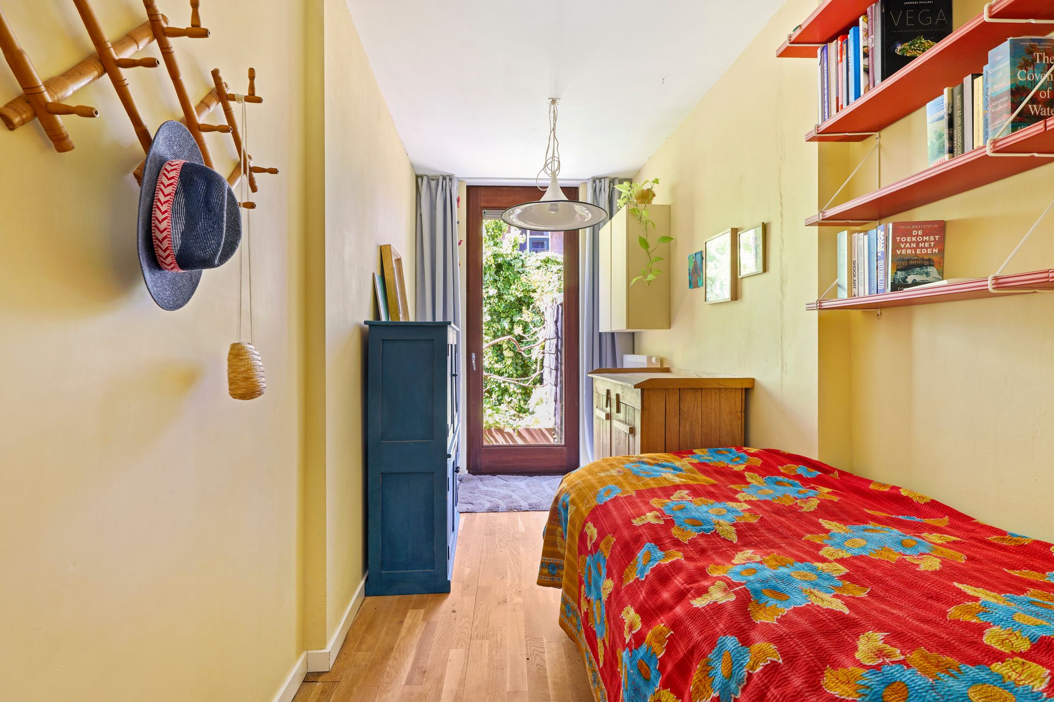 Photo 21 of Vincent van Goghstraat 8-A