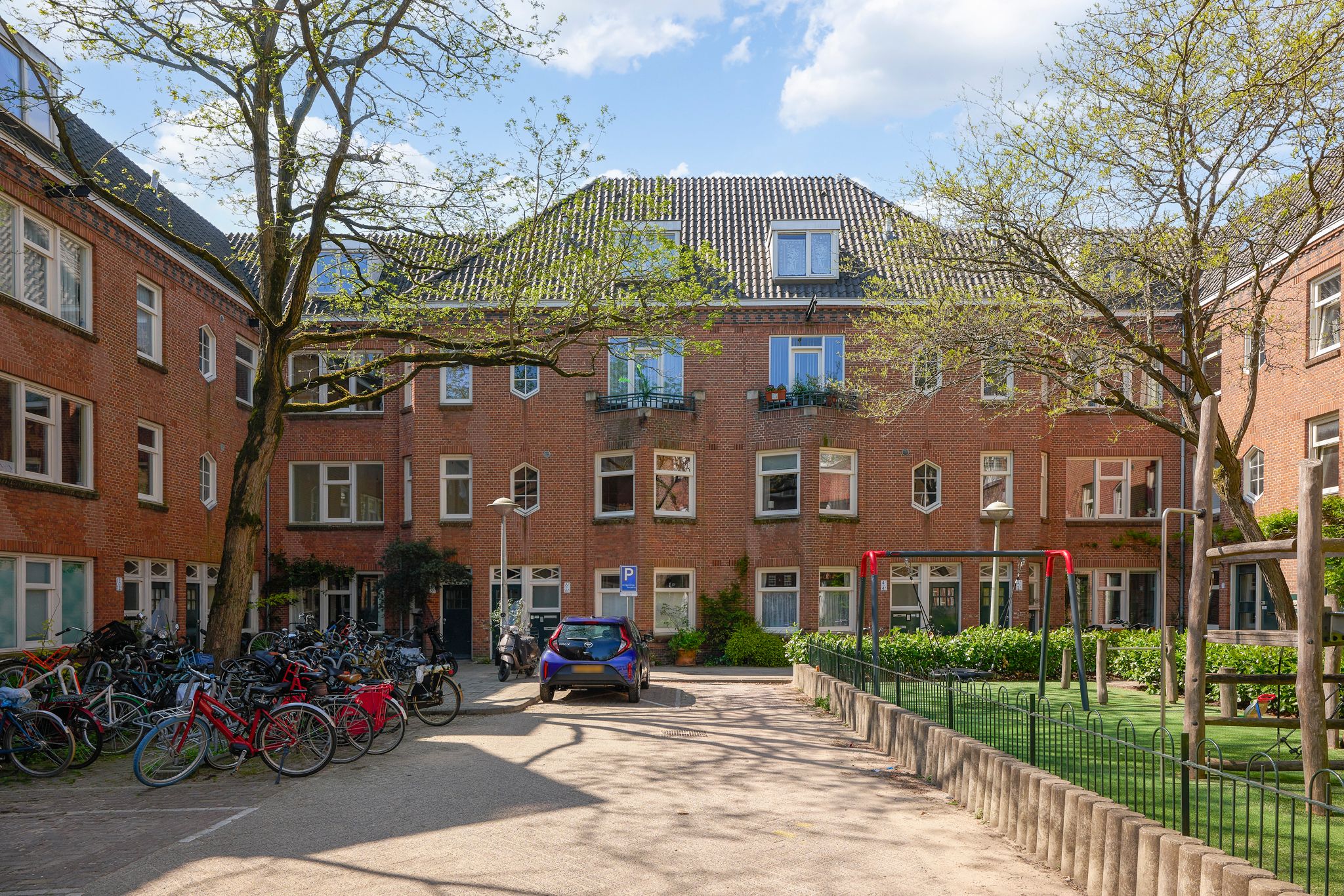 Photo 27 of Vincent van Goghstraat 8-A