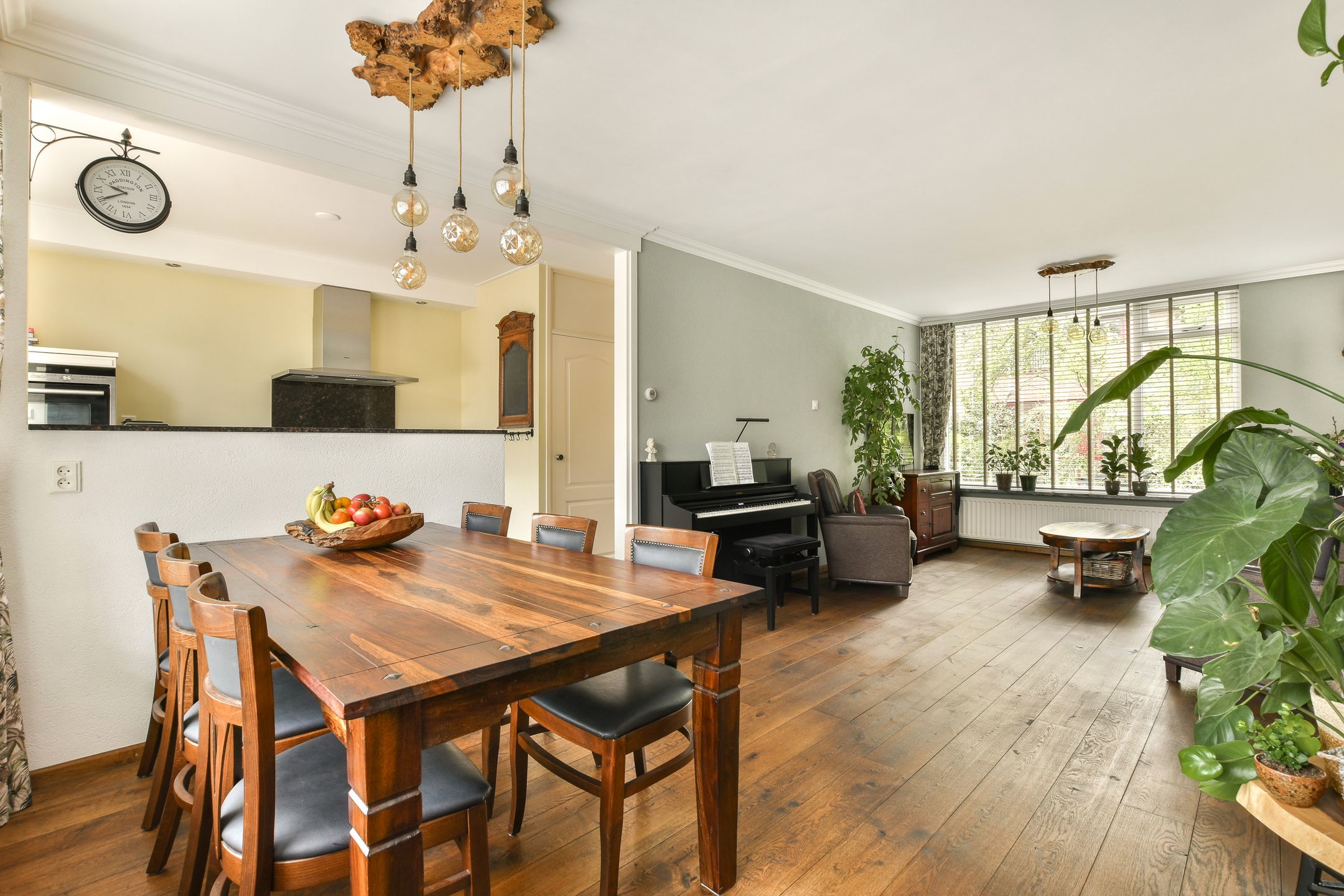 Foto 12 van Moerbeistraat 14