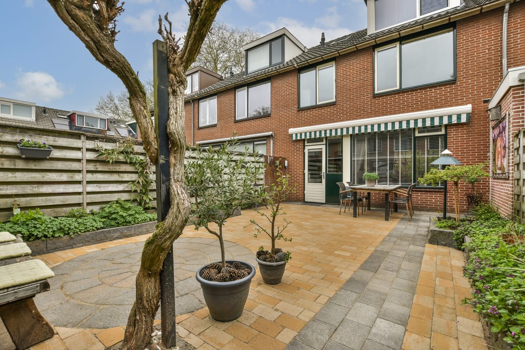 Foto 28 van Moerbeistraat 14