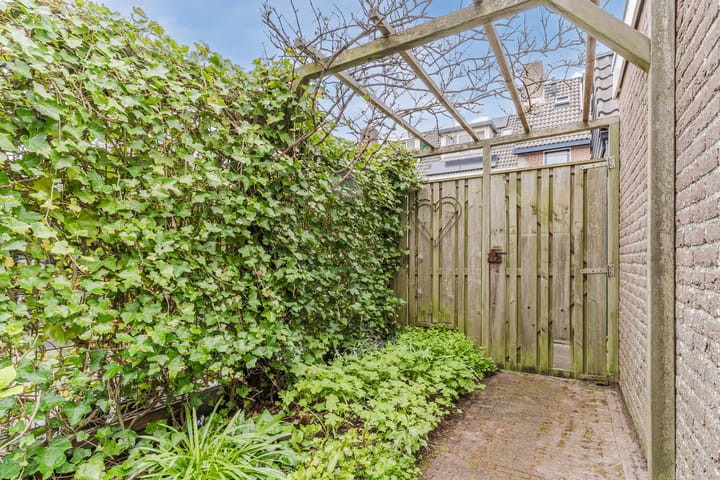 Foto 36 van Burg. Warnerslaan 29