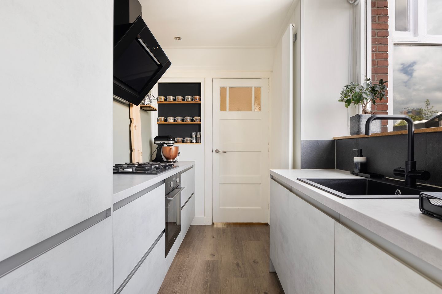 Photo 4 of van Leeuwenhoekstraat 43