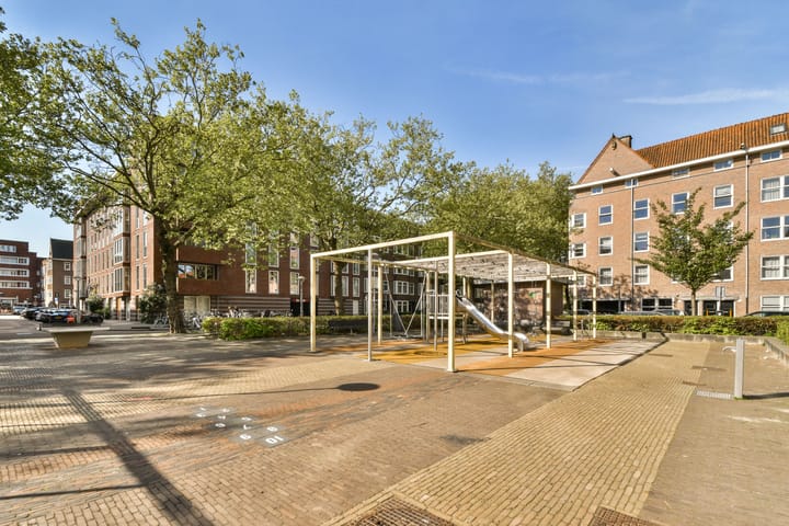 Photo 26 of Pieter van der Doesstraat 26-4