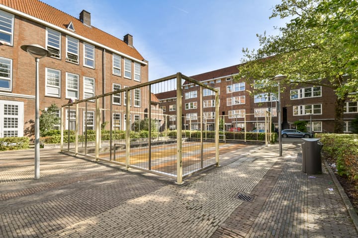 Photo 27 of Pieter van der Doesstraat 26-4