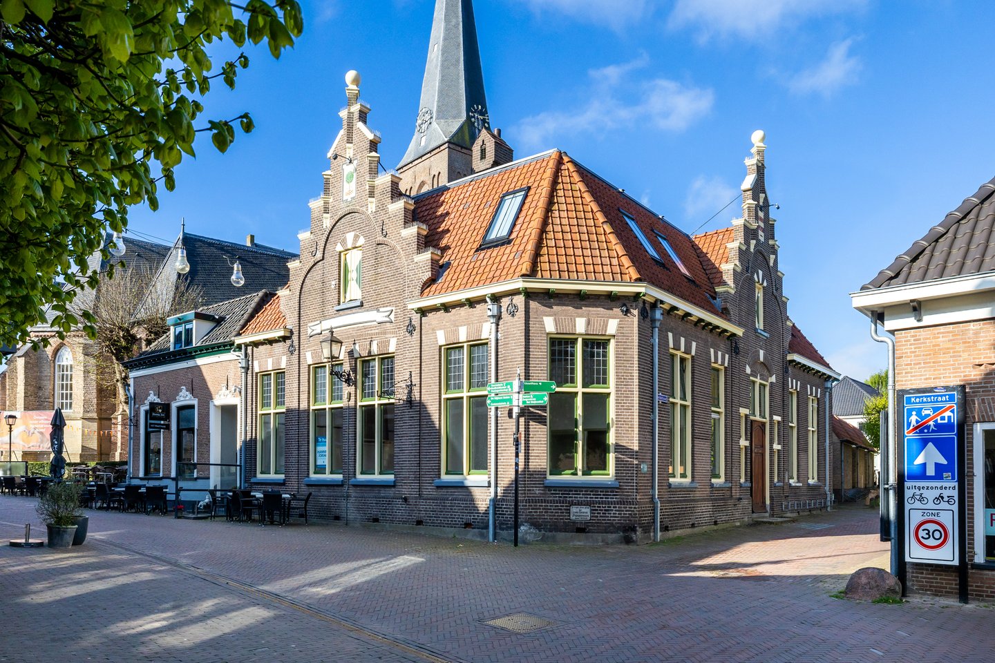 View photo 2 of Kerkstraat 1