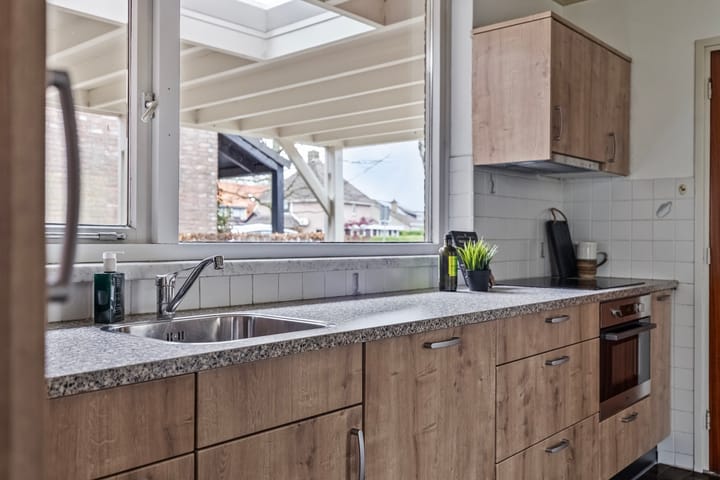 Foto 11 van Monseigneur van Oorschotstraat 30