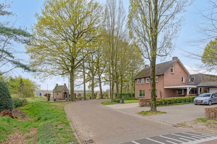 Foto 49 van Monseigneur van Oorschotstraat 30