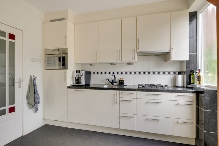 Photo 11 of Hendrik van Naaldwijkstraat 48