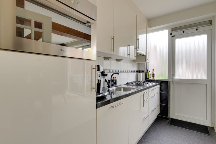 Photo 13 of Hendrik van Naaldwijkstraat 48