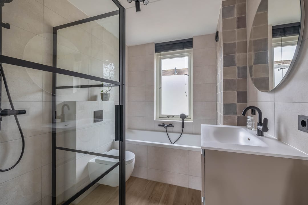 Photo 23 of Staringstraat 61