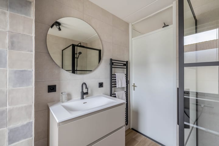 Photo 25 of Staringstraat 61