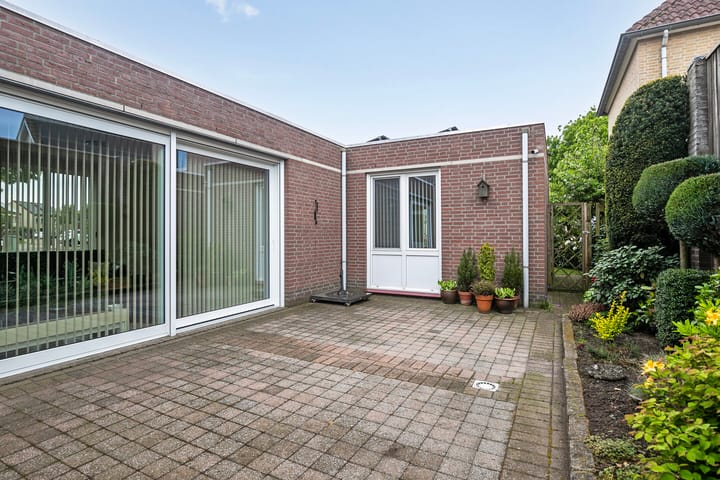 Foto 38 van Van Schaesbergstraat 1