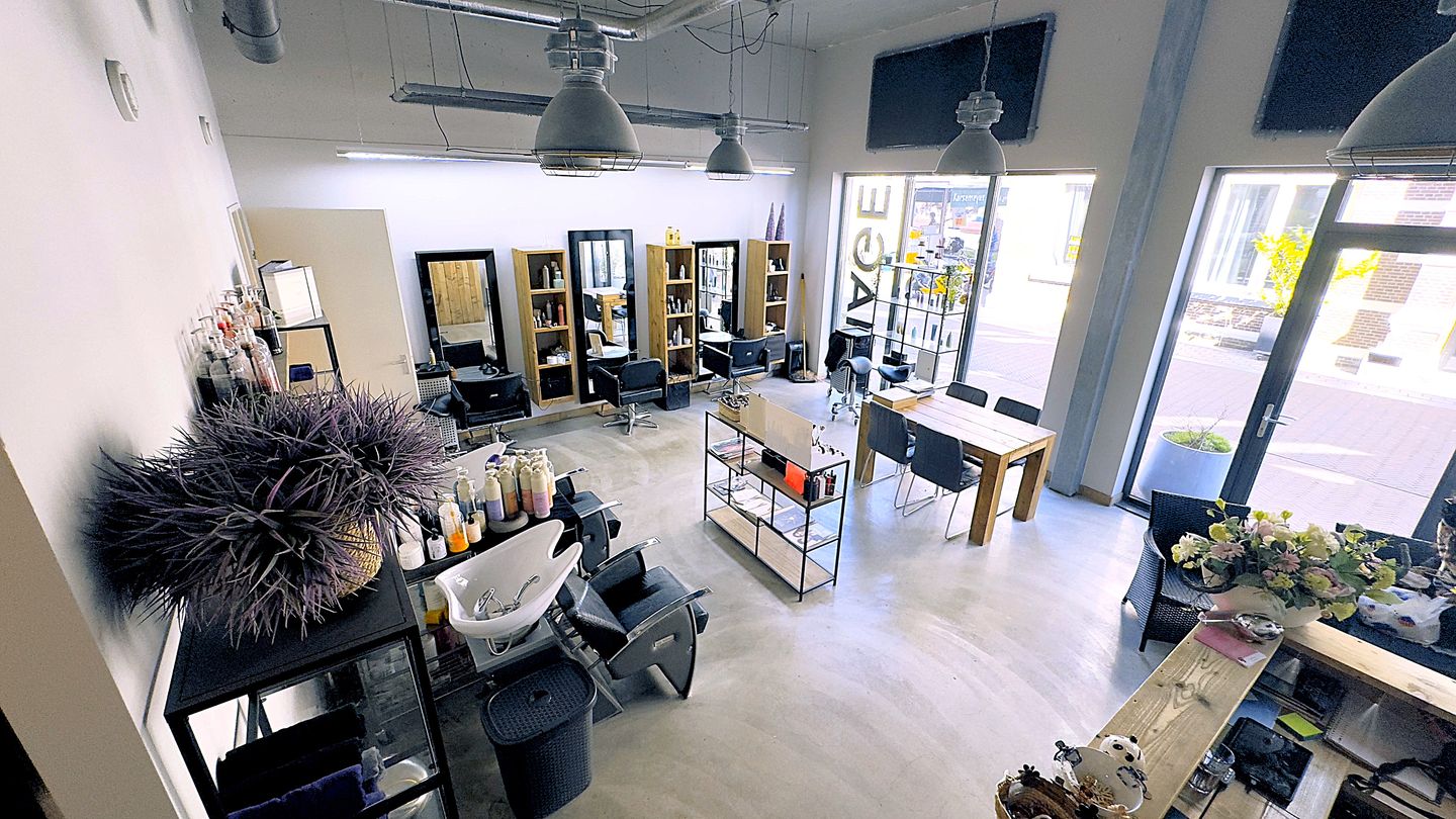 View photo 5 of Hooftstraat 3