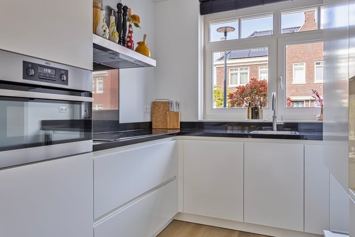 Photo 10 of Koningin Emmastraat 57