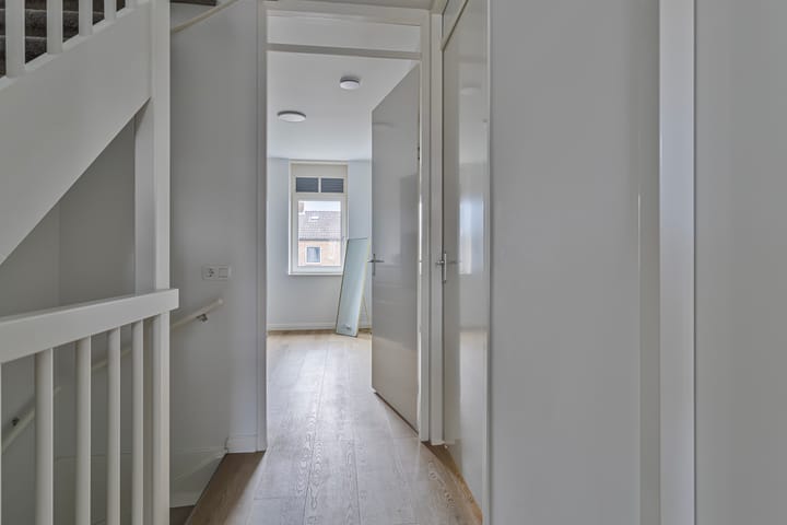 Photo 12 of Koningin Emmastraat 57