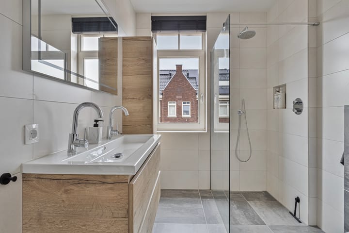 Photo 14 of Koningin Emmastraat 57