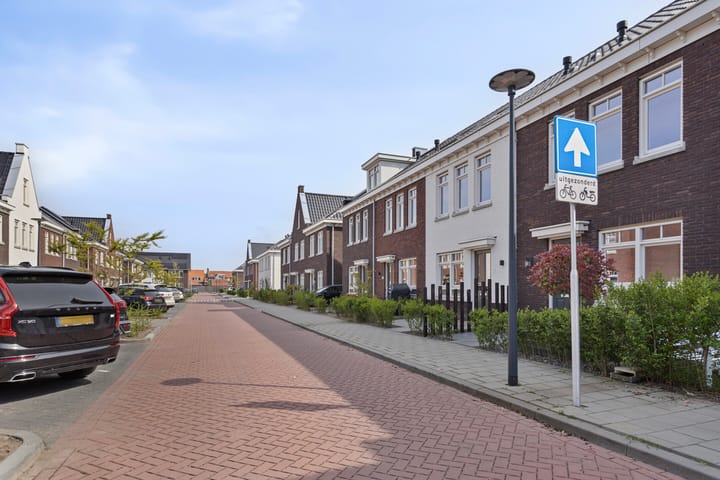 Photo 28 of Koningin Emmastraat 57