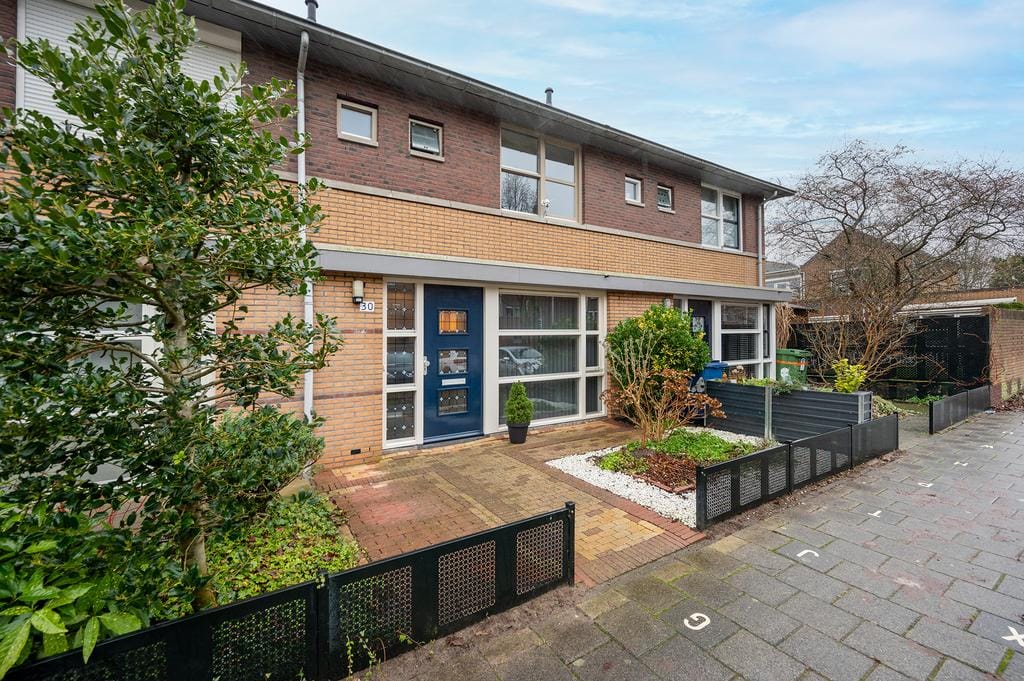 Foto 1 van A. Roland Holststraat 30